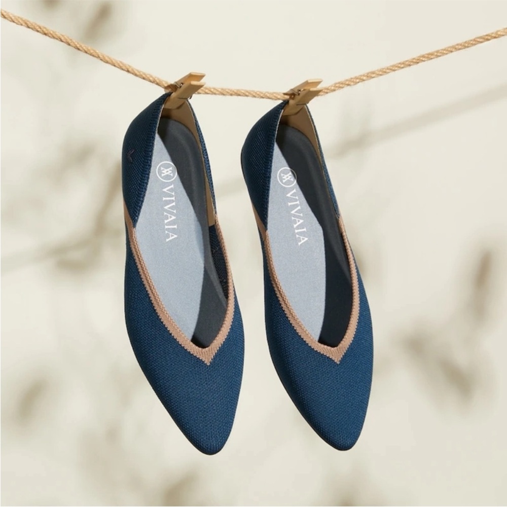 VIVAIA Vienna Pointed-Toe V-Cut Flats in Marine Blue | Size EU 39 / US 8